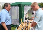 Dave gives advice to a prospective customer at a Wicksteed event.